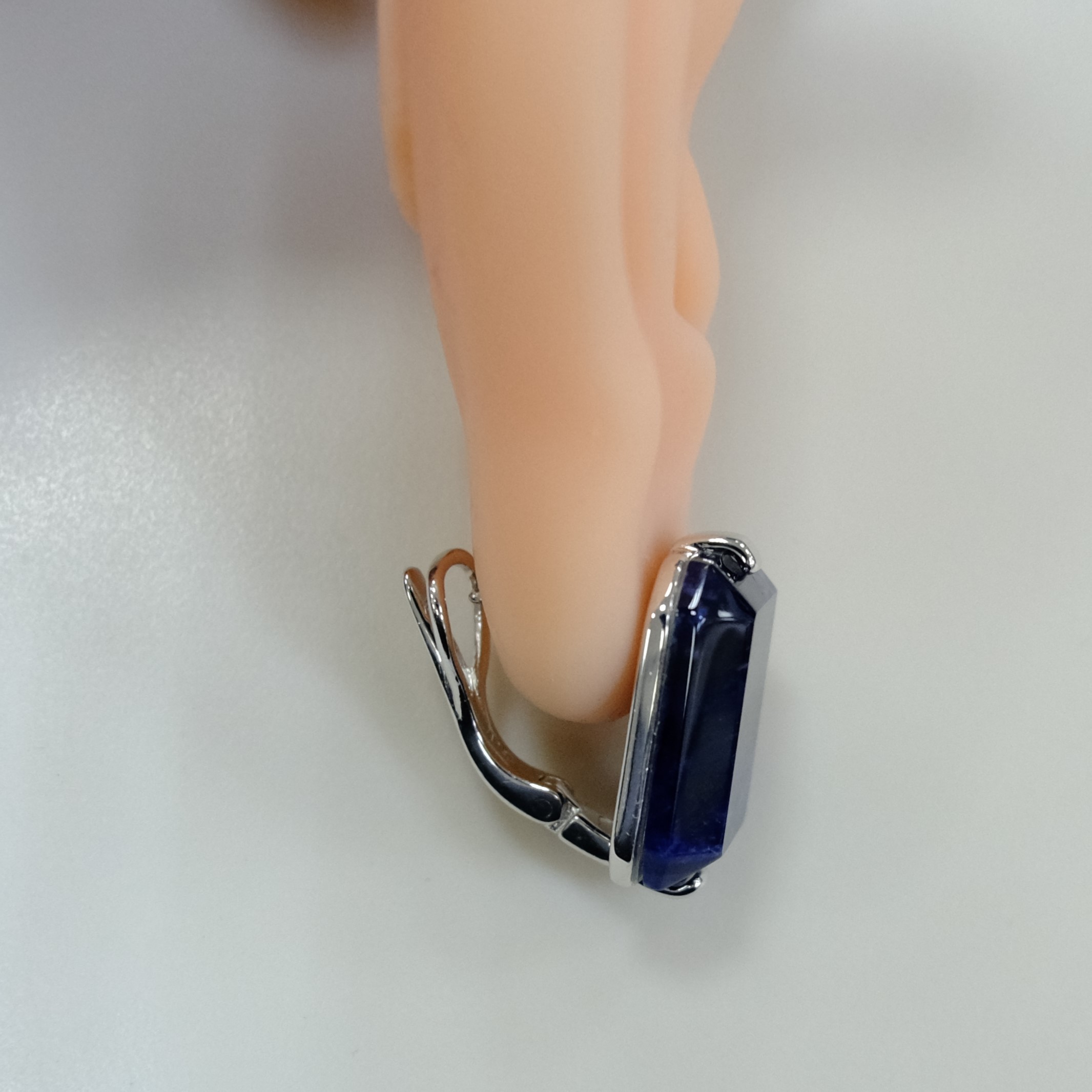 Серебряные серьги с содалитами